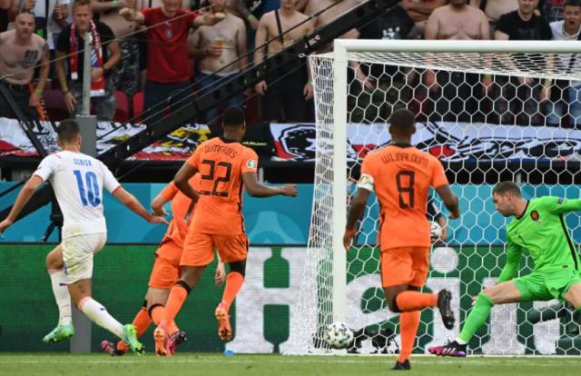 开云在线-希克又进球了！差点去当模特的他即将创造捷克历史