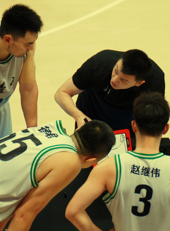 开云娱乐-若杨鸣回归,赵继伟留队,再找3到4名顶级外援,辽篮能否重塑辉煌?